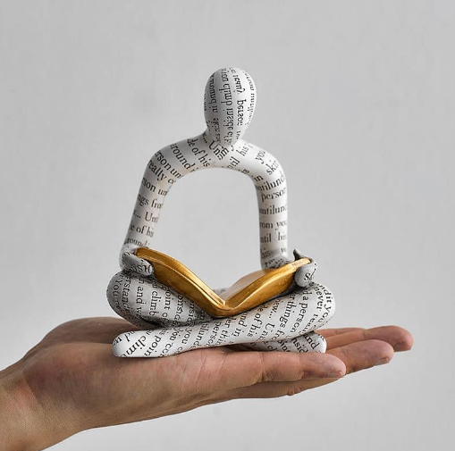 Reading Decor Statue – Modern Abstract Sculpture
